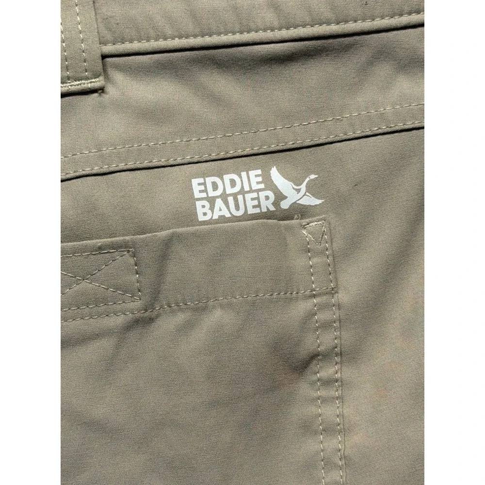 Eddie Bauer Shorts Mens 40 Khaki Cargo‎ Pockets Logo Hiking Outdoor Casual Wear